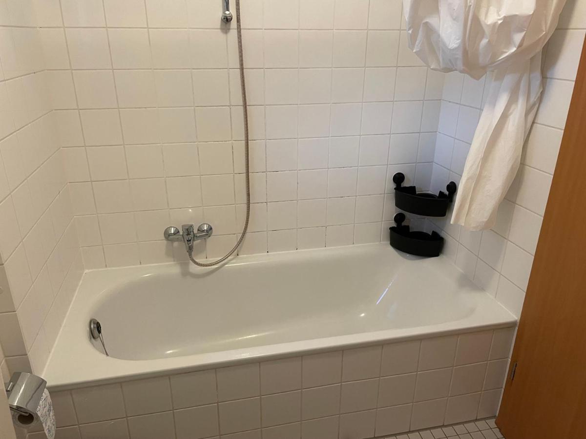 Ferienwohnung Mit 2 Zimmer, Kueche, Bad, In Sarrebruck Extérieur photo